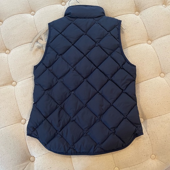 Jcrew women’s navy quilted vest - Picture 6 of 7